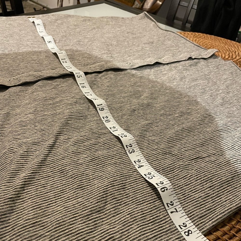 Lululemon One Size Vinyasa Scarf with Snaps - Picture 2 of 10